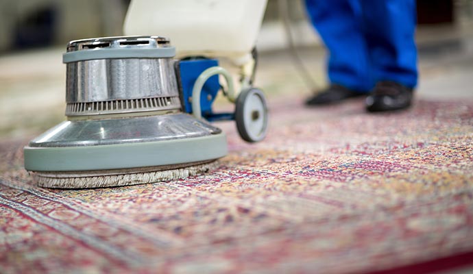 Rug cleaning using single brush mannual carpet washer