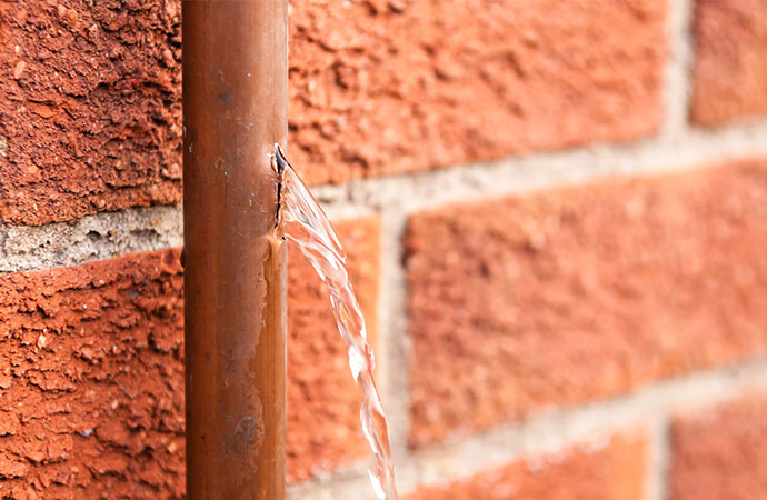 How to Fix a Broken Pipe Inside a Wall 